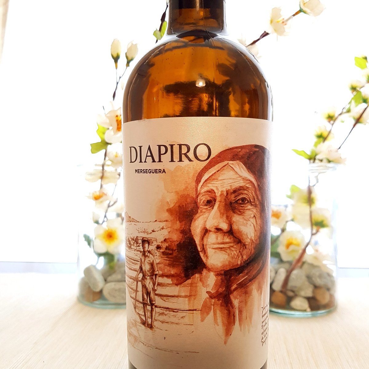 VIDandWINES's tweet photo. #DIAPIRO Blanco de @BodegasPinoso Vino realmente sorprendente, muy aromatico y frutal, fresco, con un equilibrio muy especial. Muy buen vino para crear una buena armonia! 
#winelovers #loverswine #vinosespaña  #amantesdelvino #vino @vinosalicantedop #alicante #nodejesdeprobarlo https://t.co/J42Ppkyr6u
