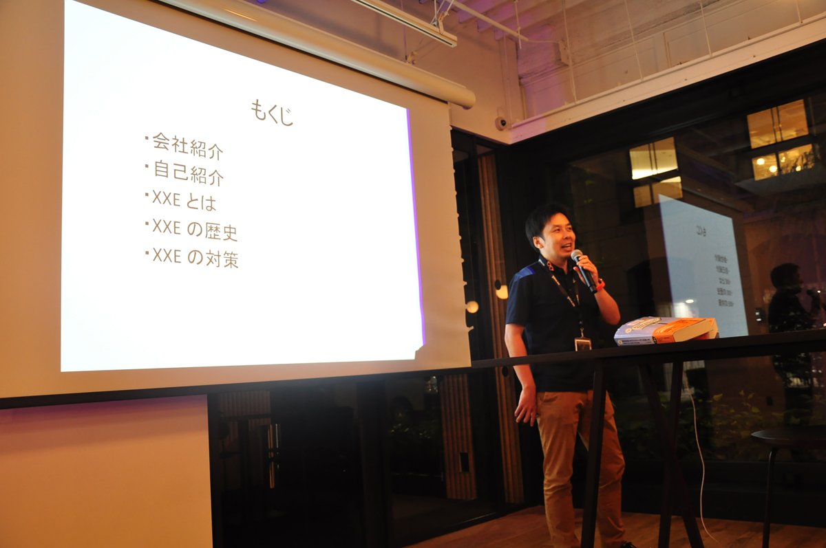 Ozvision_Inc's tweet photo. 最初のLTは、ハピタス事業部 開発ギルド GM(ギルドマスター)の卜部。
「XXE攻撃とは何ぞや?」というテーマです。
”人を笑わすのが好きだけど笑わせる実績は伴わない”
って自己紹介してましたw
#oztech https://t.co/MUQW7XyM5y