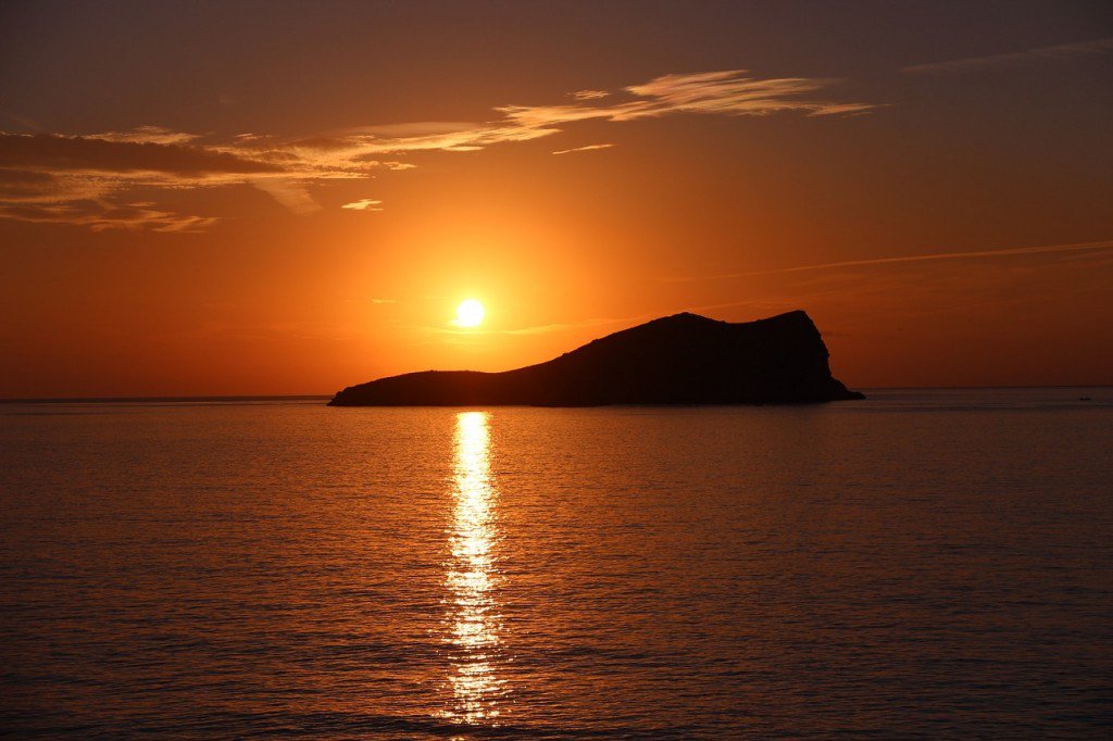 turismito's tweet photo. ¿Por qué visitar Ibiza en verano? - https://t.co/Judrvh70GP https://t.co/TjbeuVzAjC