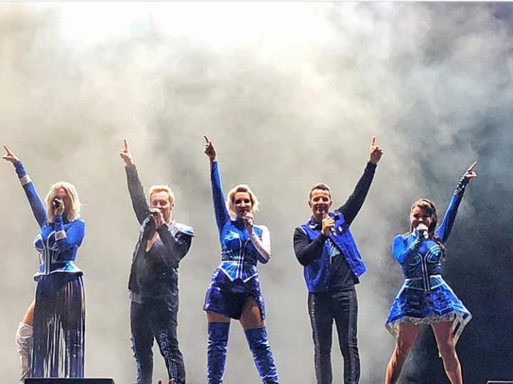 NicoleHendry27's tweet photo. @Faye_Tozer Miss you so much please take me back to #Summerofsteps tour. I admire you and look to you as a Beatiful role model to me. I love everything you do and love your work.
My birthday is on saturday 28th and would mean so much of you could wish me a happy birthday https://t.co/ME9PwpsuxN