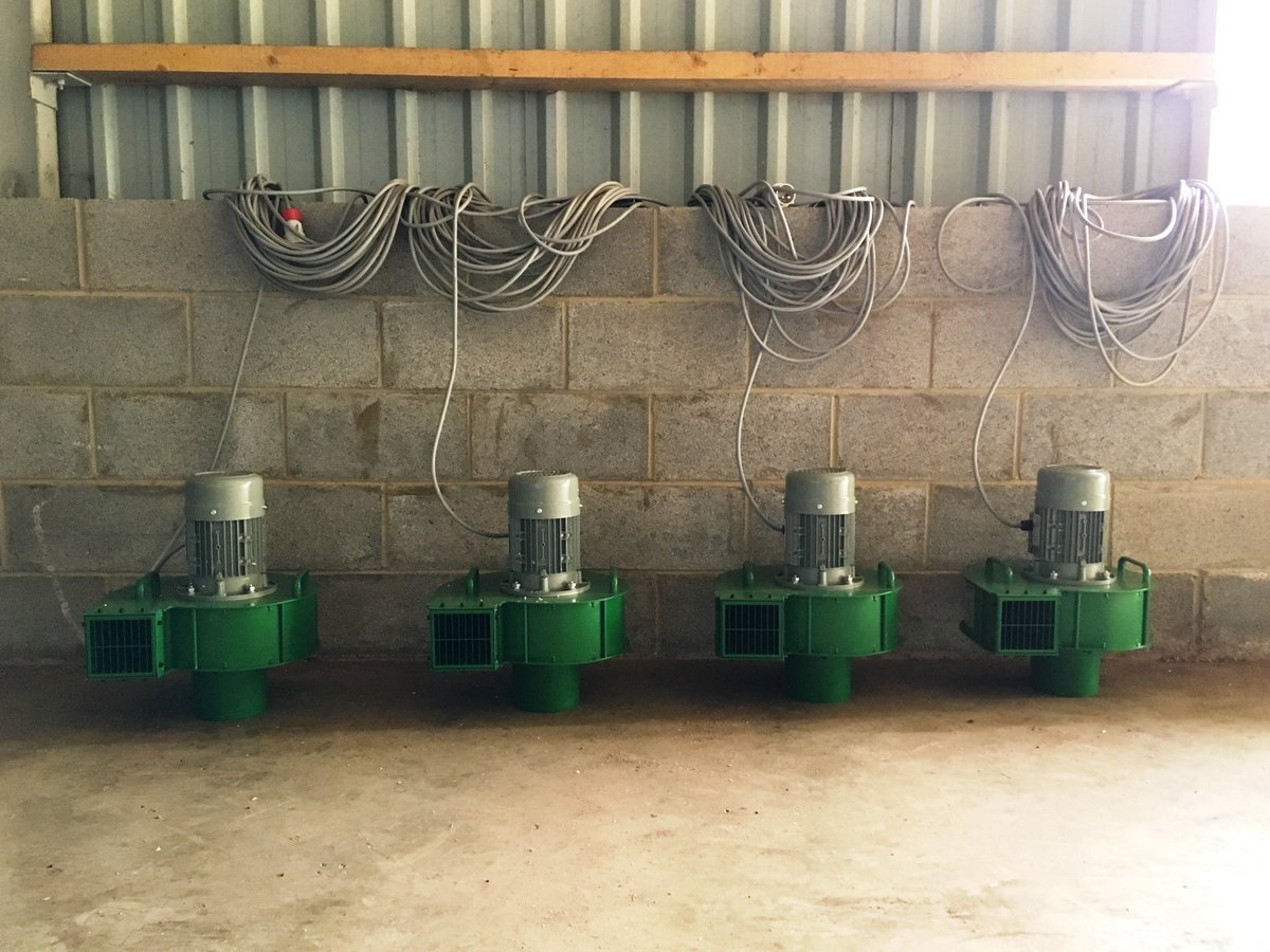 Martin_Lishman's tweet photo. Our marketing team have been visiting a #harvestready site this morning

#pedestals #grainpedestals #rapepedestals #grainventilation #greenfans #storevent #fancontroller #temperaturedifferentialcontroller https://t.co/tCEtZnqzmP