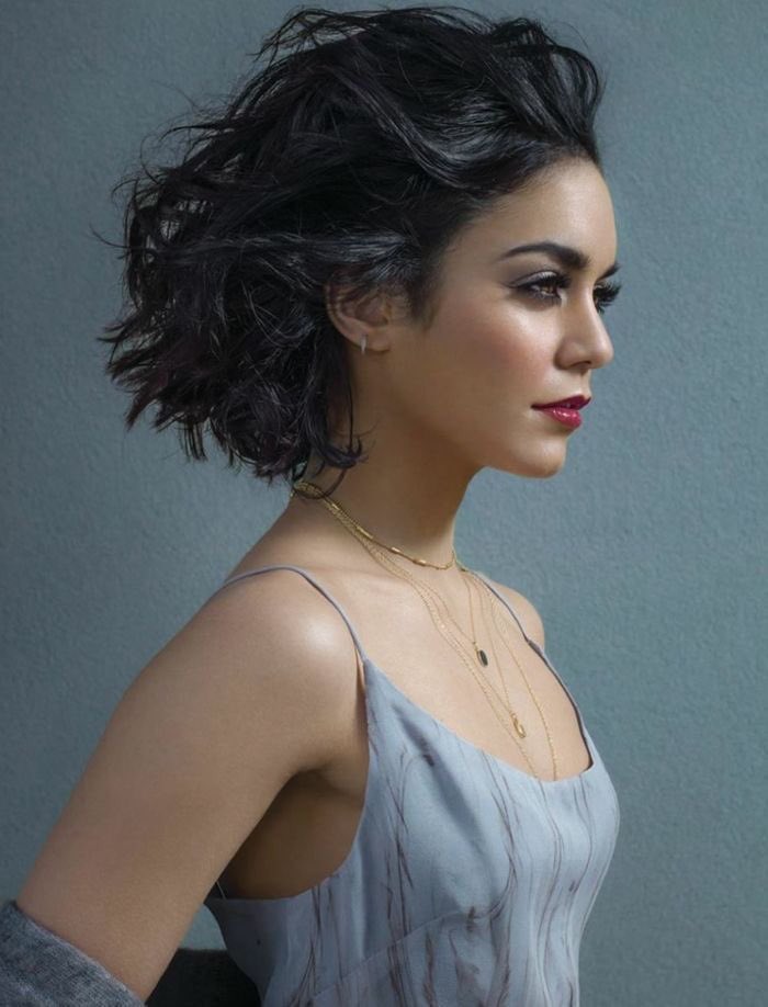 Vanessa 何度でも言うけど 横顔が綺麗な人に心をﾄﾞｩﾝｯと持っていかれるんだァ 写真見つける度にハーーースキ好きどっこいどっこい胸中カーニバルってなるんだァ