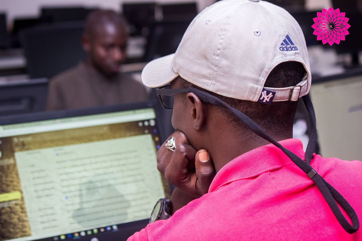 WomanDigital's tweet image. trainee working on his Commanders Intent
#engage #support

#TrainedByDAW #ClickonKaduna @KadHub @KDMobp #selfawareness  @GovKaduna #Training #DigitalAfricanWoman
@K_hadi8  @CMChileshe @Dattijo