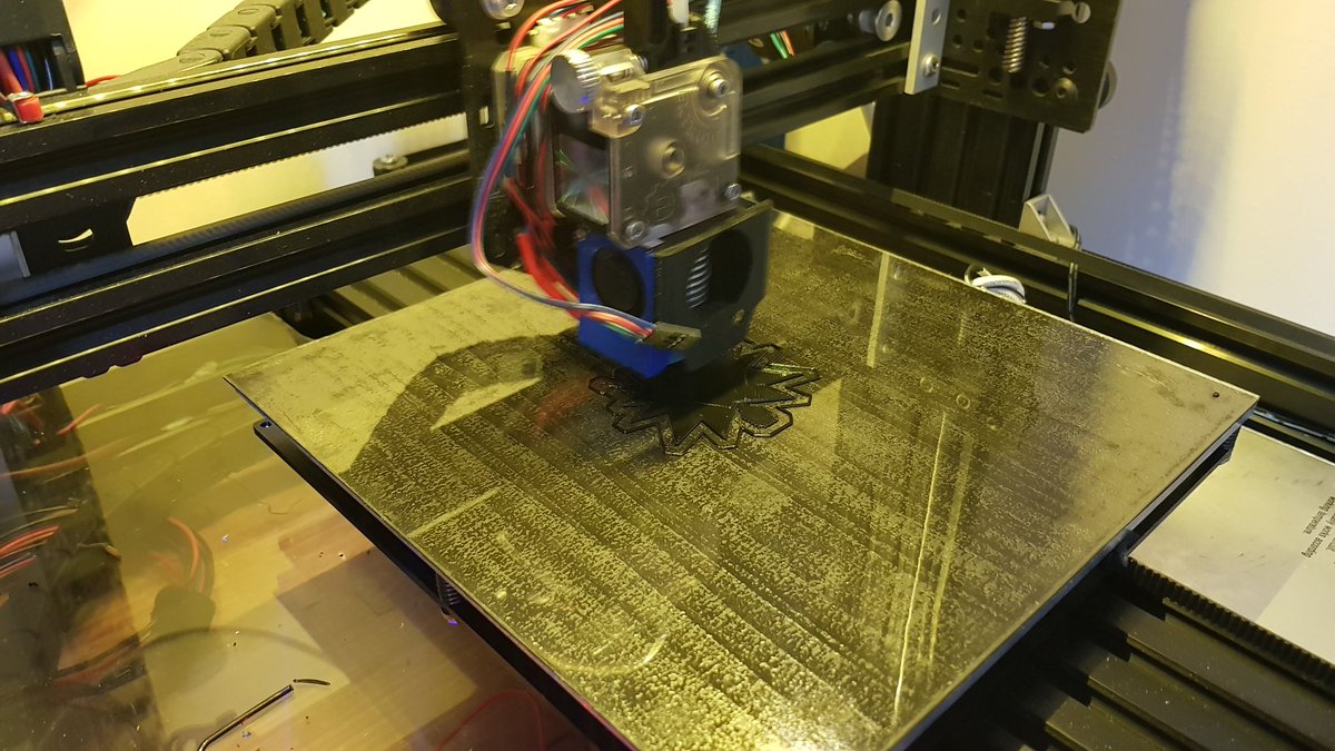 GeckoBox_3D's tweet image. Testing today... What am I testing? A brand new print surface... #topsecret #blackisthenewblack #3Dprinting #Firstlayerporn
