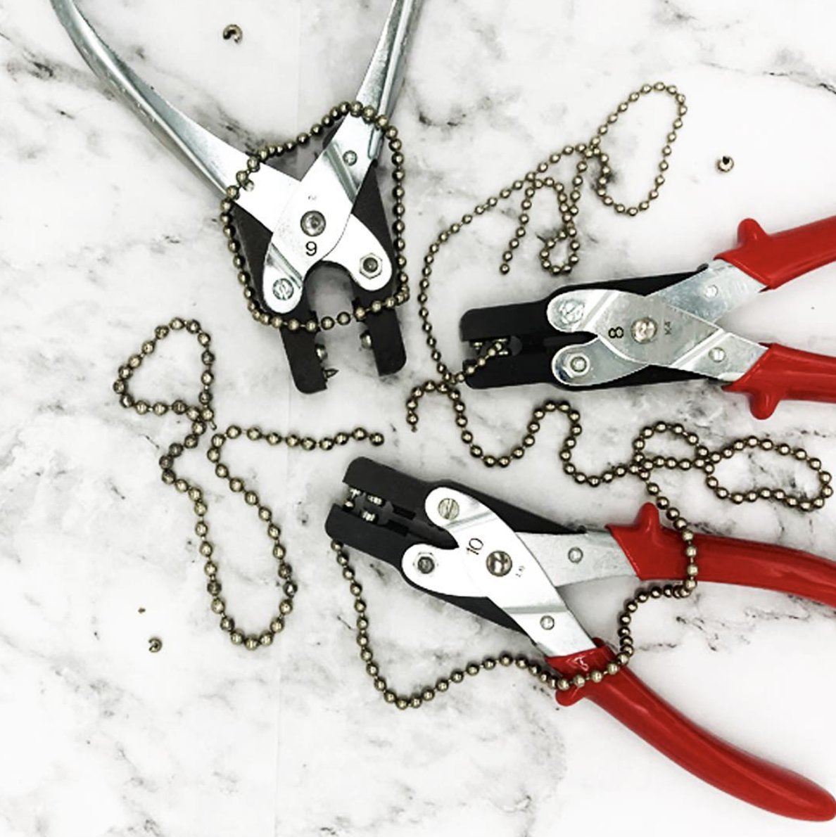 BritBuy's tweet image. They say a bad workman blames his tools, but we all know a quality tool will help produce beautiful products! This plier is perfect for working with jewellery, roller blinds, keychains...buff.ly/2LwXykx🛠️⚙️ #blinds #handmadejewellery #ballchains #dogtags #tools #plier