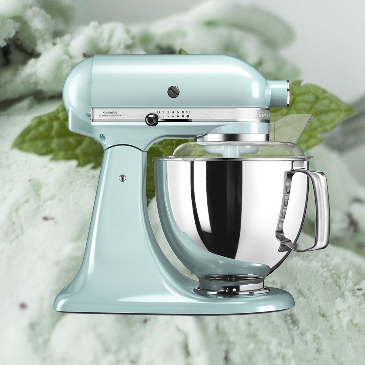 Il succo di un melone, un po’ di yogurt greco, uova, zucchero e miele. Ecco quel che ci vuole per fare un gelato istantaneo e rendere tutti felici! 😍 #SecretFood #gelatiera #fattoincasa