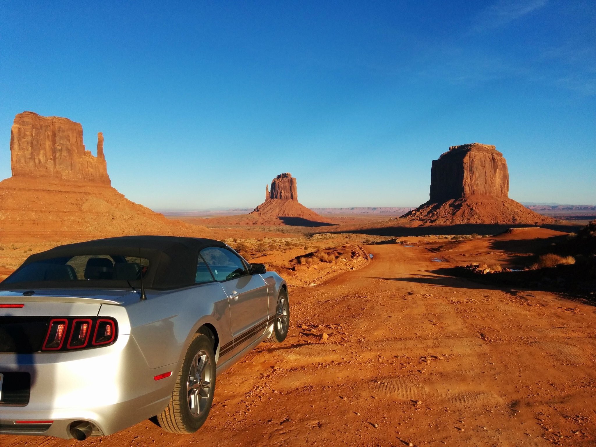 ぷき アメリカのどこまでも続く荒野の道とビーチ沿いをオープンカーで走り抜けたいっていう小さい頃からの夢を叶えたのが3年前 Nyのタイムズスクエアの大渋滞にハマってみたり ルート66の一部分を走ってみたのが2年前 結論 アメリカ本土ドライブは良い