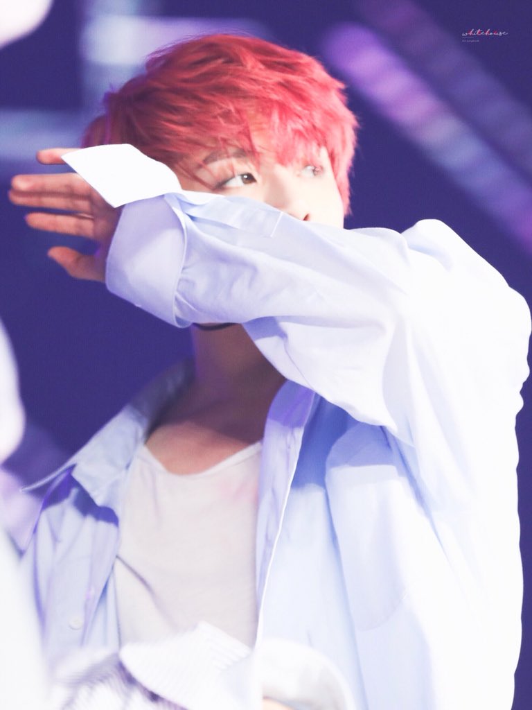 WHITEHOUSE0901's tweet photo. 180707 SBS Super Concert 

Still holds partly concealed.

#정국  #JK  #JUNGKOOK  #BTS  #방탄소년단 @BTS_twt https://t.co/3m180LIriO