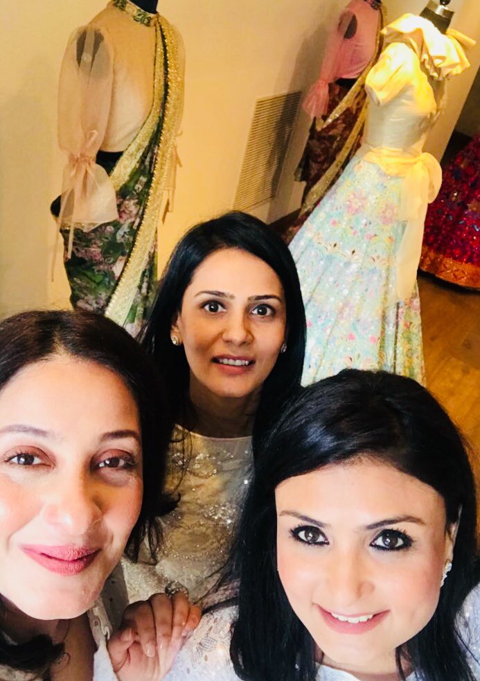 With <a href="/ambikajain77/">Ambika Jain</a> and #DivyaBindraKapur of <a href="/dabiricouture/">DabiriCouture</a> at a viewing of their latest collection hosted by <a href="/HELLOmagIndia/">HELLO! India</a> today! Stunning clothes across all price points👍