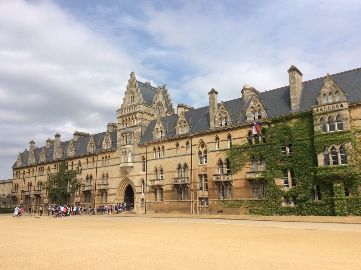 NicolaLisle1's tweet photo. Beautiful @ChCh_Oxford, looking spectacular in the sunshine. No wonder the tourists flock to this gorgeous place. #Oxford https://t.co/uZwyU5hSPD