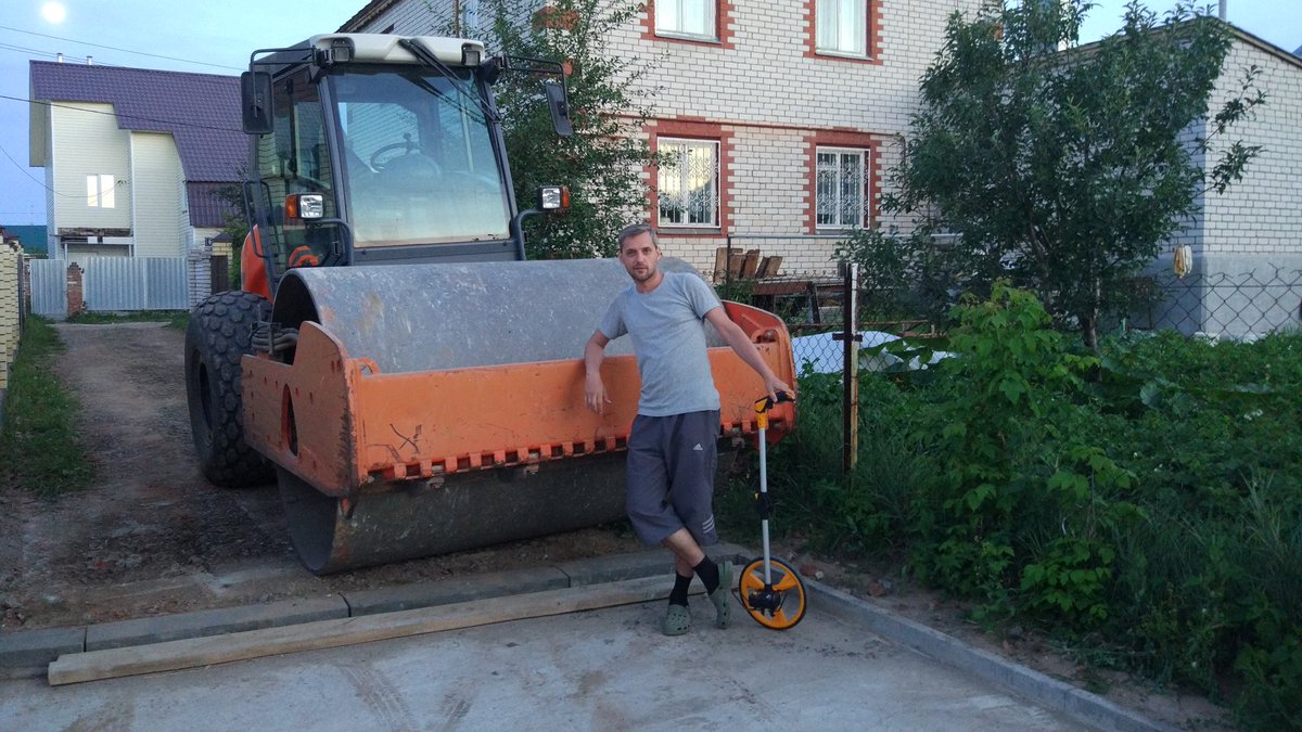 IvanPestryakov's tweet image. Припарковал во дворе. Хороший аппарат для плохих дорог) #мойдом #стройка
