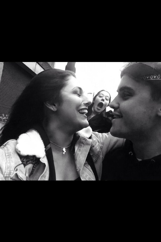Elliee_Rixton's tweet photo. Your amazing and have such good music taste!! Miss you and your smile 💕 #WeAppreciateChris @chris_offshore https://t.co/uTpCYCrm1n