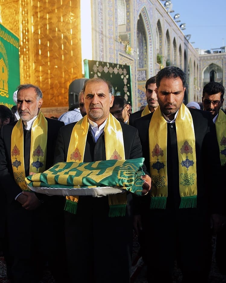 imamrezatr's tweet photo. İmam Rıza'nın (as) kutlu doğum yıl dönümünde bayrak değişim töreni 🌹🌹
#imamriza #imamrıza #imamreza #salavat #selam #harem #zerih #kubbe #holyshrine #meşhed #holyshrineofimamreza #turkish #mashhad #viladet #iran #razavi https://t.co/7wArqlY4cF