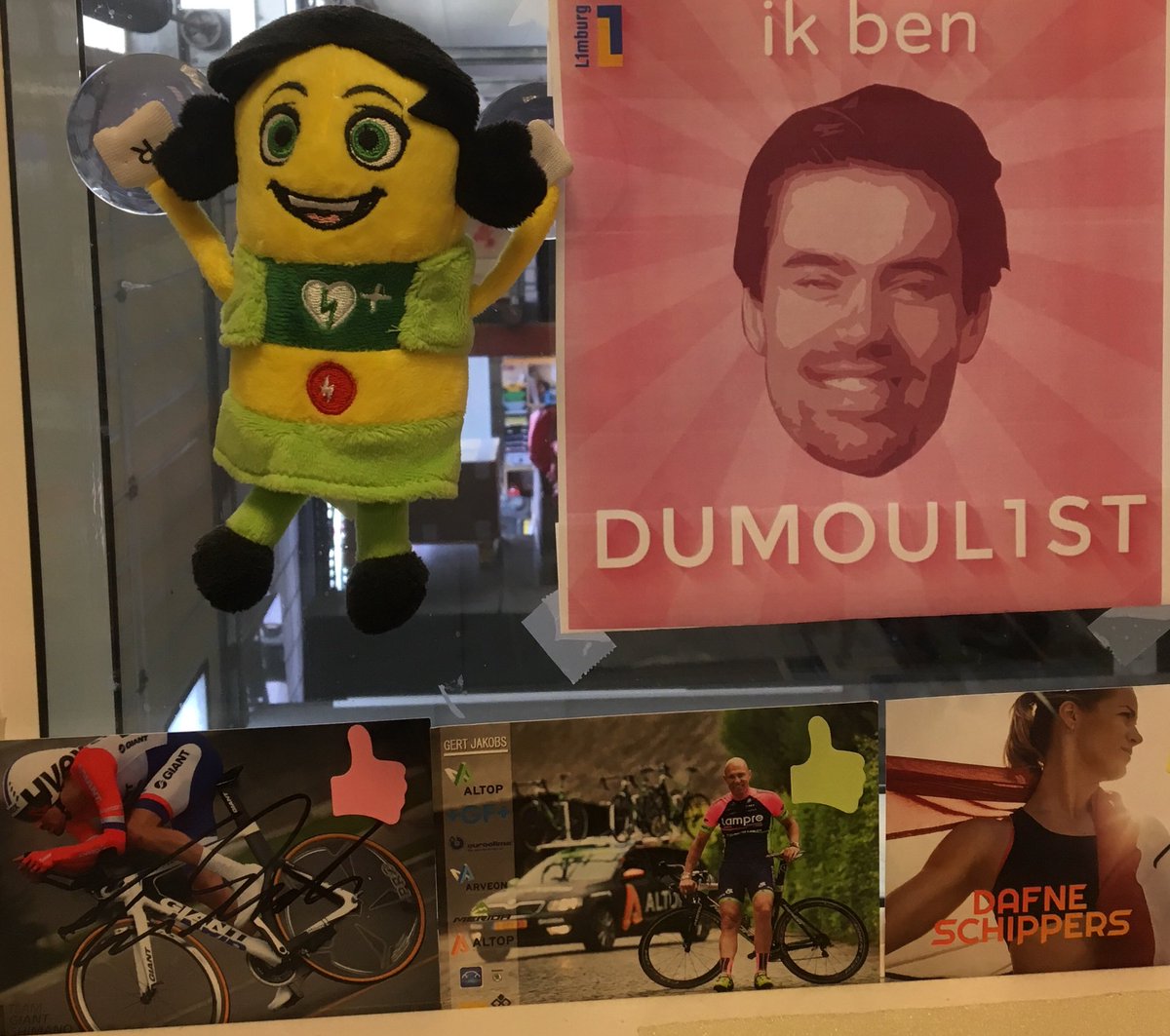 JacobvdWulp's tweet photo. @SanderKleikers @gertjakobs64 @LidaHuver @BasvanMulken Zijn er ook pdf van beschikbaar, voor de dumoulisten uit het hoge noorden #pimpyourworkspace #helden ππ» https://t.co/XzA7WtjwQC