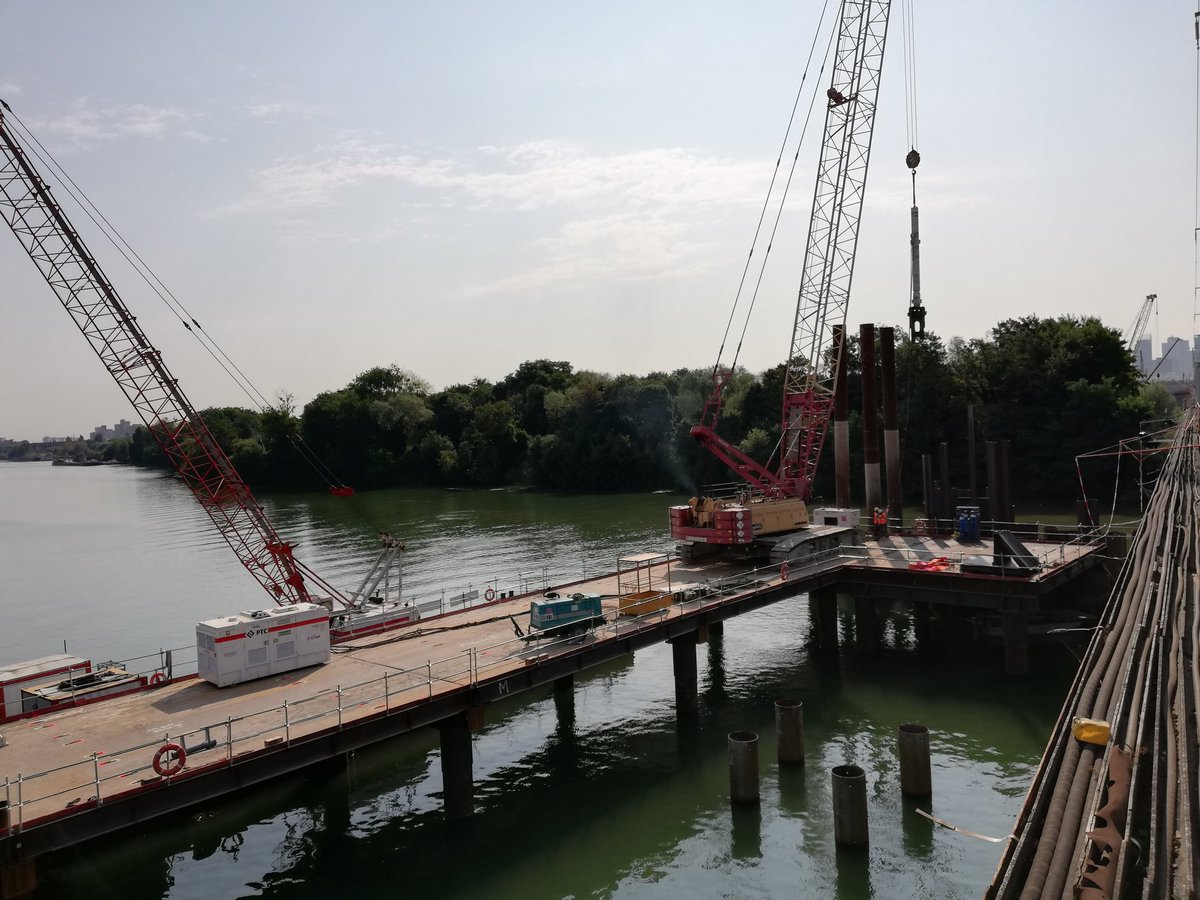 En visite ce matin sur le chantier #Eole du Pont de Bezons. 3 weeks coup de poing cet été pour permettre d'avancer sur les appuis du futur pont qui sera installé en mai 2019! Des travaux entre rails et Seine 👍 #VotreReseauAvanceidf