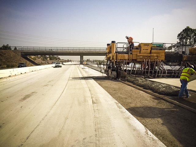 50 totes of our VOC-compliant #Caltrans-approved #pavingcures on the I-15 expansion in SoCal. ow.ly/bVQr30l6cTb #DOT #highwayconstruction #pavingcure #pavecure #concretecure #curingcompound