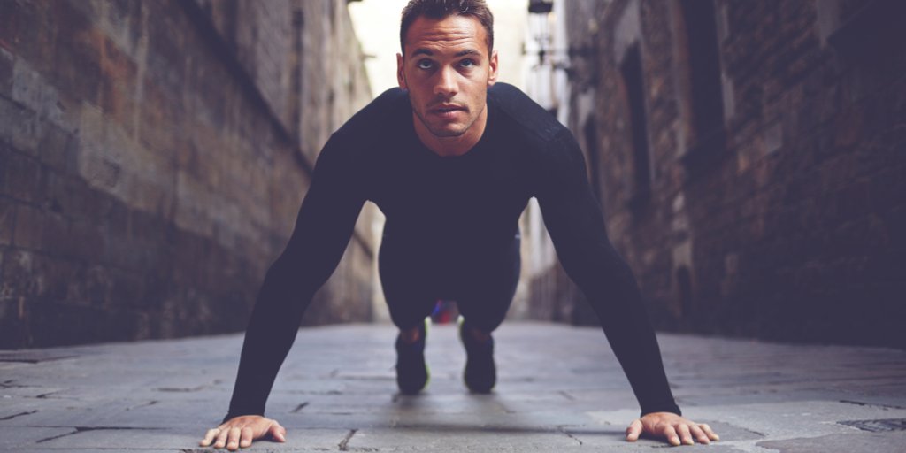 MensHealthPL's tweet image. Podejmiesz z nami wyznanie 100 pompek? Padnij na glebę i powstań silniejszy: bit.ly/2OfPTp9