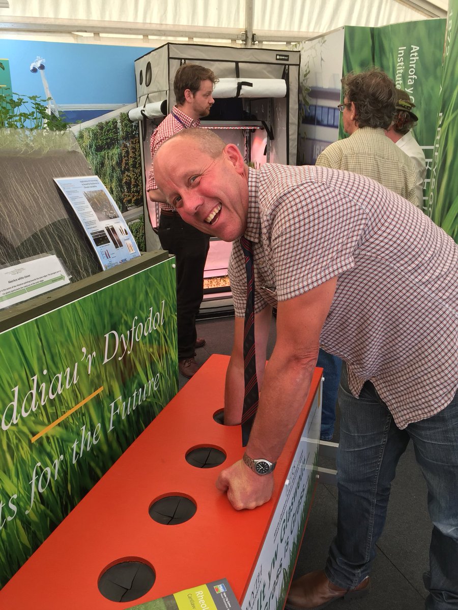FUW_UAC's tweet photo. Our Vice President, Ian Rickman, enjoying @ibers_aber interactive grass identification test whilst having some interesting chats about high sugar ryegrass! #MultitaskingLikeAPro! https://t.co/20vNqKDqfs
