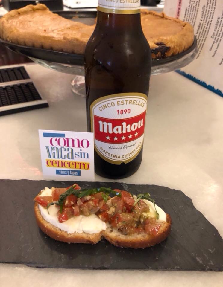 ComoVacaSinCenc's tweet photo. Local fresquito+exposición “FLASHBACK”+la mejor clientela de Lavapiés+cerveza fría con ricos aperitivos¿te unes? https://t.co/bzakmQ9oX9