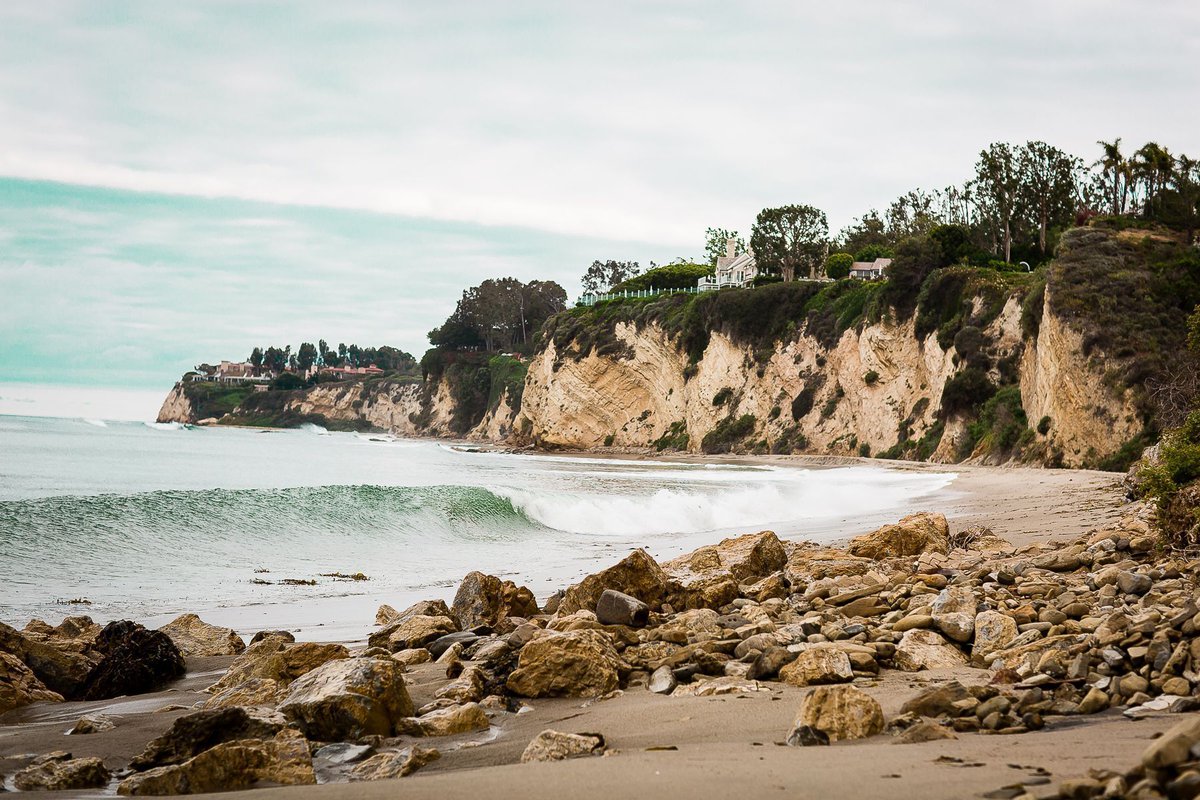 One of our favorite view from Malibudays' campaign shooting at #malibubeach. Feeling summer with this #beautifulview
.
.
.
.
.
.
#vintageinspired #photosinbetween #visualcrush #wanderlust #destination #travelgoals #beachday #viewfromthetop #bestoftheday #malibudays #mondaymood