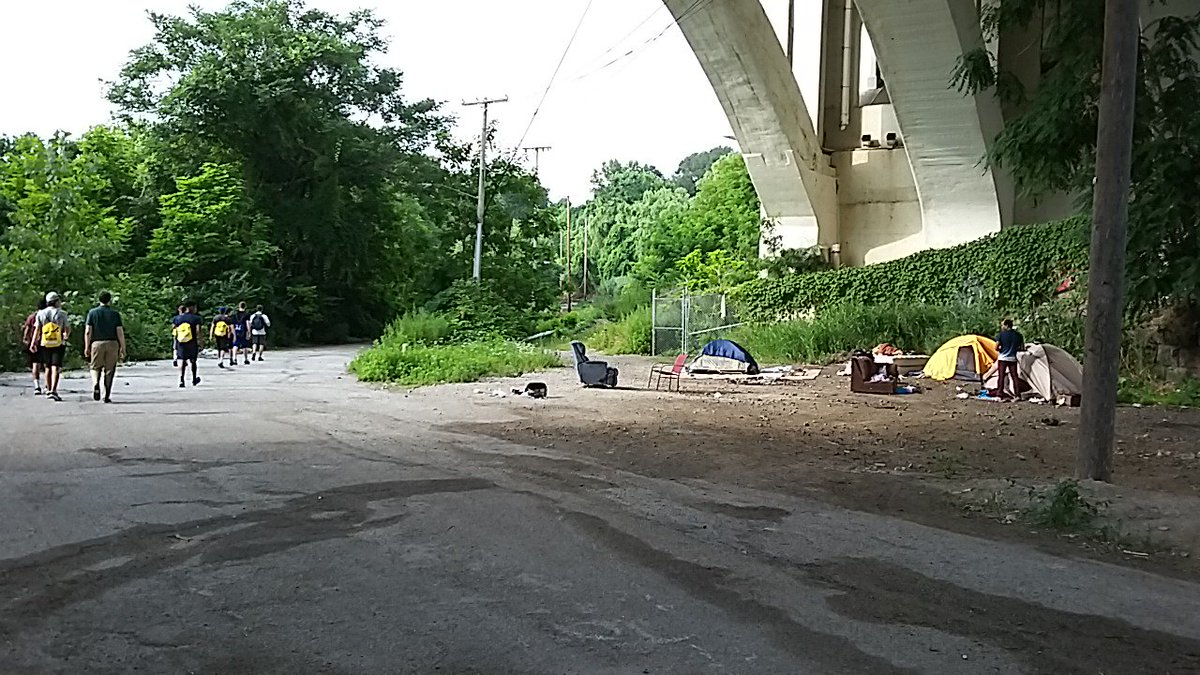 enolan42's tweet photo. @SIHSCleveland Cleveland Mission Trip. Mass at Settlers Landing, walk down River Bed Rd. #HomelessExperience #Gratitude https://t.co/jNrhzoBX49