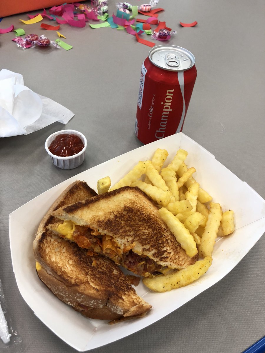 AllyDobson1's tweet photo. We are getting spoiled here at Acworth ES with @tomcheekennesaw food truck thanks to @PiedmontChurch , @MarlonLongacre , and @ikereighard ! What a great way to get us ready for a new school year! #teamacworth #beawarrior #cobbsuccess https://t.co/6fSexvuHL2
