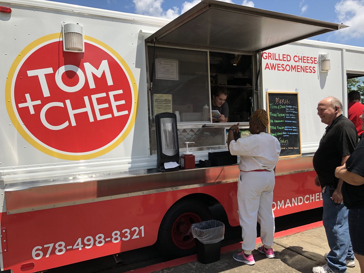AllyDobson1's tweet photo. We are getting spoiled here at Acworth ES with @tomcheekennesaw food truck thanks to @PiedmontChurch , @MarlonLongacre , and @ikereighard ! What a great way to get us ready for a new school year! #teamacworth #beawarrior #cobbsuccess https://t.co/6fSexvuHL2