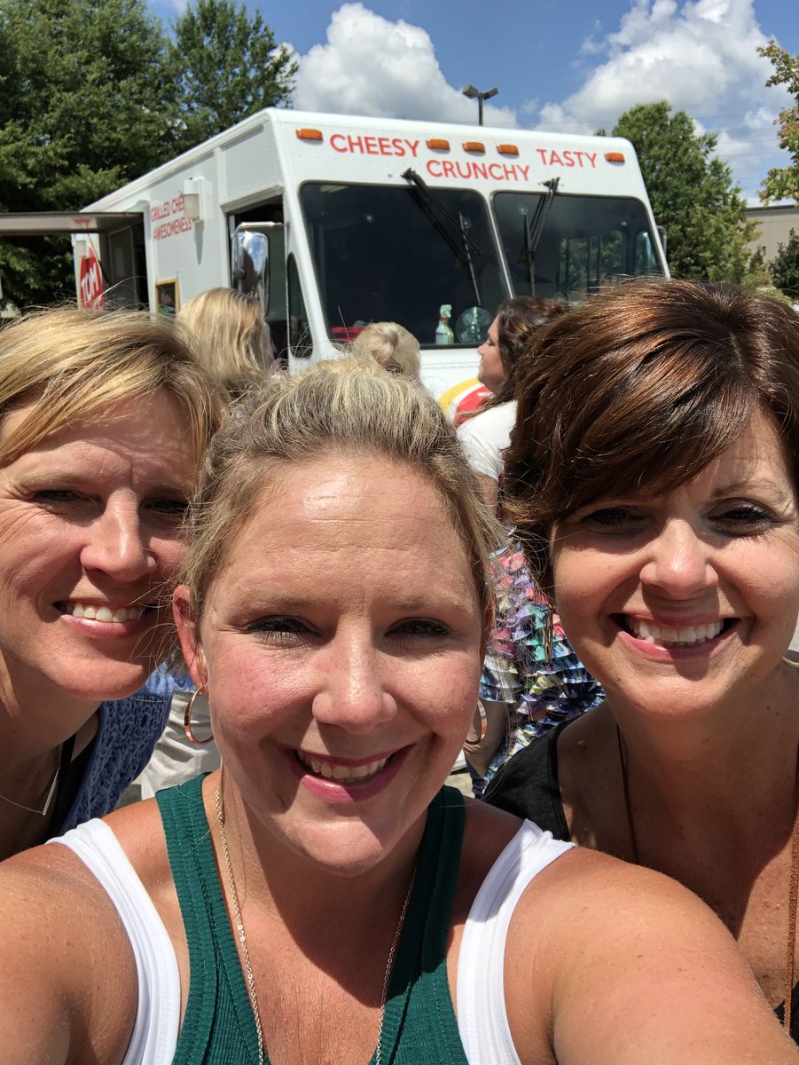 AllyDobson1's tweet photo. We are getting spoiled here at Acworth ES with @tomcheekennesaw food truck thanks to @PiedmontChurch , @MarlonLongacre , and @ikereighard ! What a great way to get us ready for a new school year! #teamacworth #beawarrior #cobbsuccess https://t.co/6fSexvuHL2