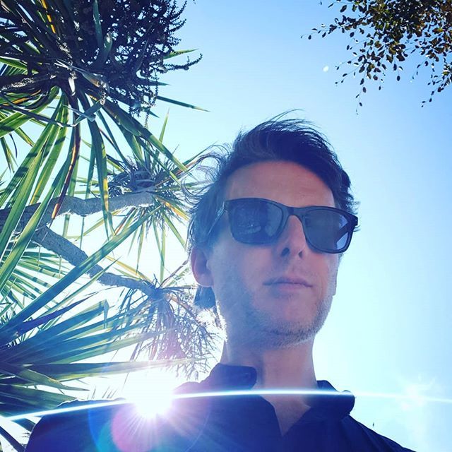 LoganSky's tweet image. Palm tree pose #2
#posingforthecamera ift.tt/2LLcoAM