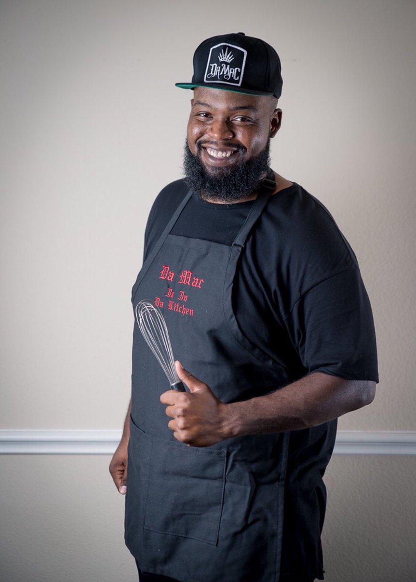 Damacmuzik's tweet photo. Whenever I’m not performing, I LOVE baking. It started as a fun hangout time with my mom. Now, I just enjoy doing it when I have free time. My favorite thing to bake is chocolate cookies 🍪. What is your hobby? 📸 Concert Fotos #DaBaker #DaCookies https://t.co/udVa0nJoVa