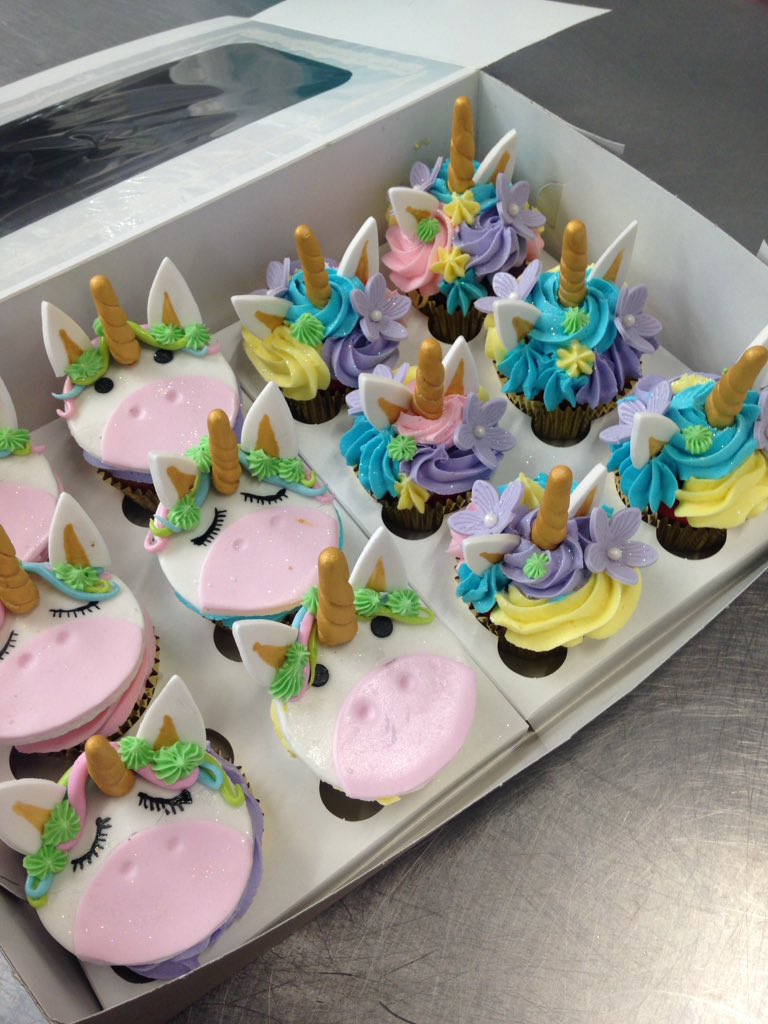 KabeloSbue's tweet image. #themed #cupcake #decos 👌🏻👌🏻👌🏻👌🏻👌🏻