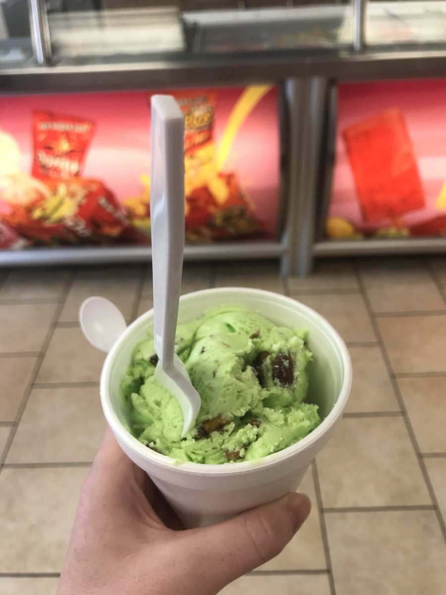 InternSBRegion's tweet photo. We grabbed a sweet treat after our meeting with Bowman Creek interns. This is a healthy lunch right?? #larosita #pistachio #westsidewednesday #internsbr18 https://t.co/WrNEwENxY0