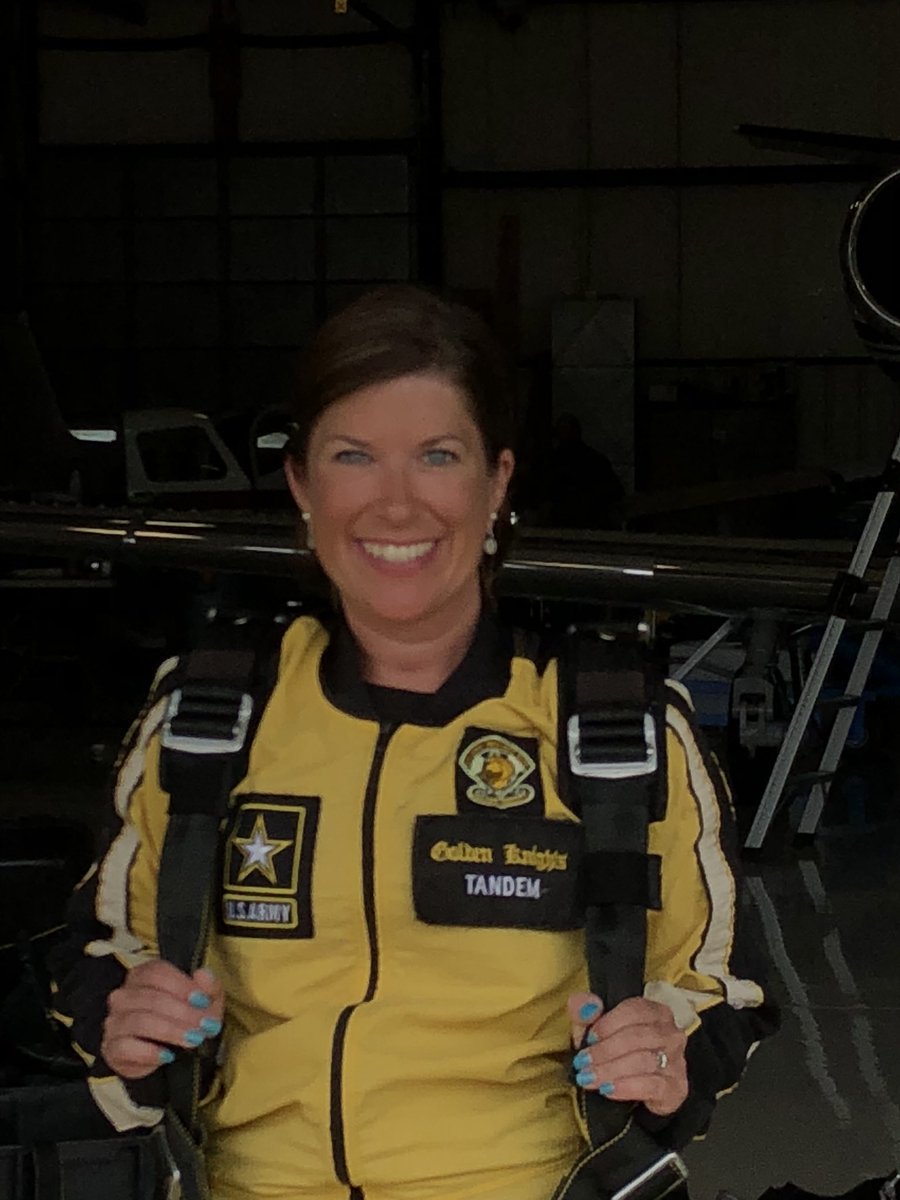 KateWeze's tweet photo. Awesome jump with The US Army Golden Knights! https://t.co/PtgVhCrsAd