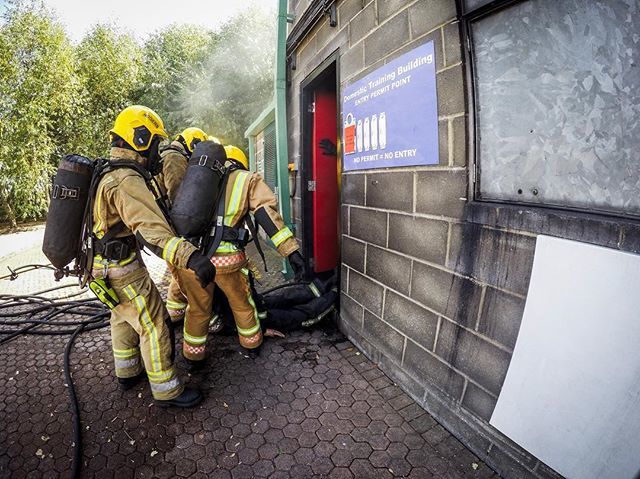jonesmrjones's tweet photo. Day 42: BA Emergency Team training. Hope we never have to put it in to play for real. •
•
•
•
•
•
 #firefightertraining #avonfireandrescue  @avonfirerescue #afrs #avonfirerescue #traineefirefighter #firefighters #firefighter #firefighters #firefi… https://t.co/GHCiLD4jjB https://t.co/jqZ23ViS65