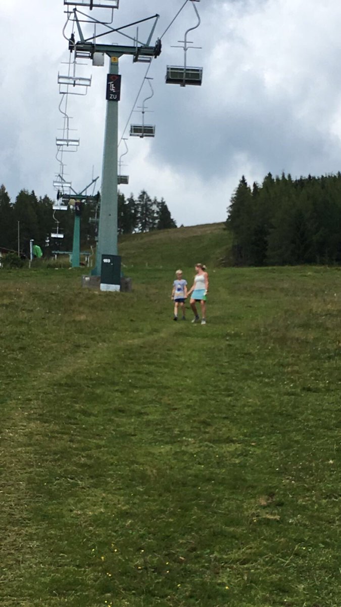 MarjoleinDreef's tweet photo. Vandaag met de kids de berg op voor het uitzichtpunt #gerlitzen #500meteromhoog #klimmen #openneer #relive https://t.co/toF14YqsvK. https://t.co/7zhL8WWiYK