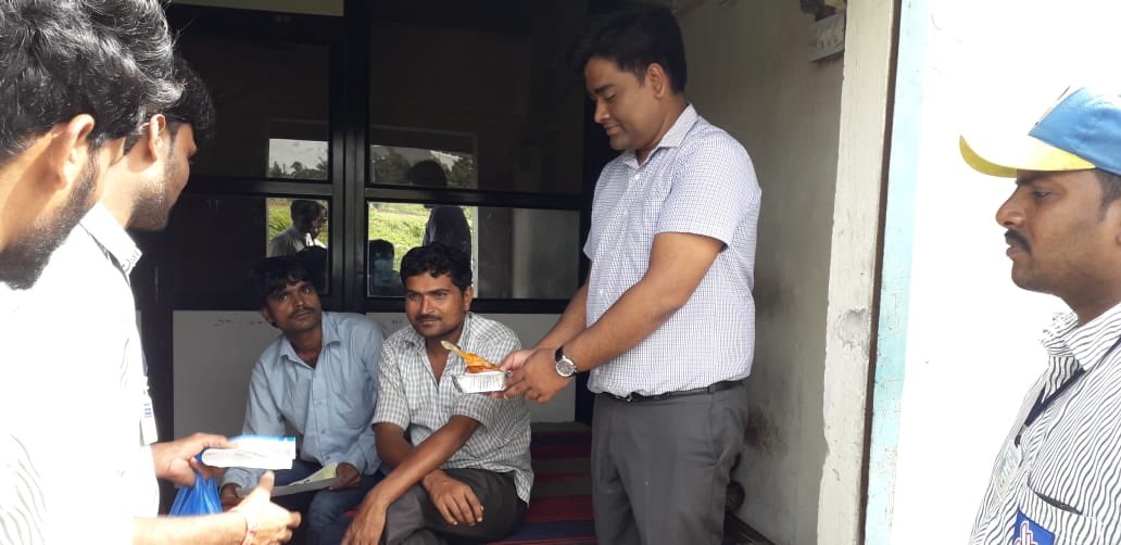 eddyrakesh's tweet photo. Belgaum NH4 dealers offered solace and reached out to the strike afflicted highway drivers by offering free food today.  Distributed more than 250 packets of veg biryanis to present and future customers. #Bondingwithfood @BpclRahul @BPCRetailBelgau @Kshitij1404 https://t.co/lj6wHz9NLF