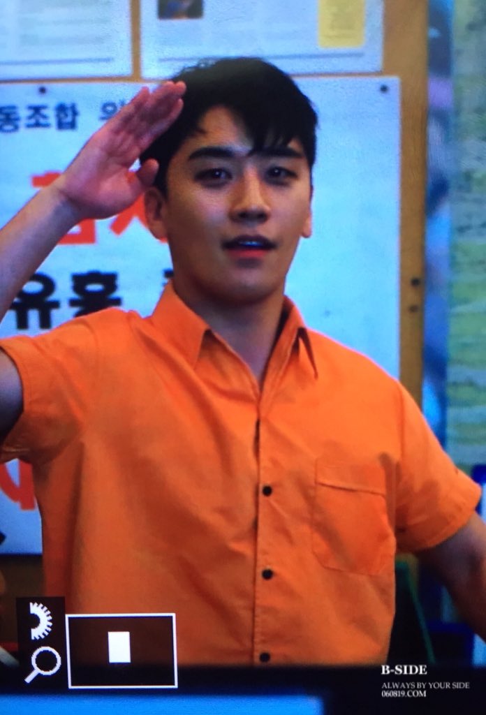 BB_side's tweet photo. 180725 볼륨을 높여요 #승리 🐼

난리났다 난리났어ㅠㅠㅠㅠㅠㅠㅠㅠㅠ
승리야 사랑해💙💛💚❤️🧡
오늘도 수고했어여❣️

#빅뱅 #BIGBANG #SEUNGRI #이승현 #THE_GREAT_SEUNGRI #셋셀테니 @ForvictoRi ♥️ https://t.co/OhDmyER5Wm