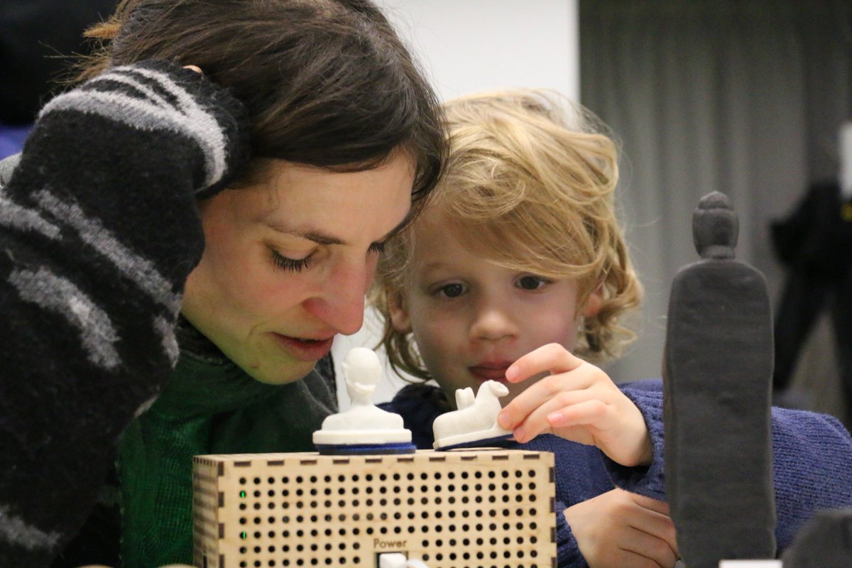 CharlesKillick's tweet image. Museum in a Box is a #MusTools for sure! From the museum to the classroom and beyond! Find out more at: museuminabox.org + @_museuminabox