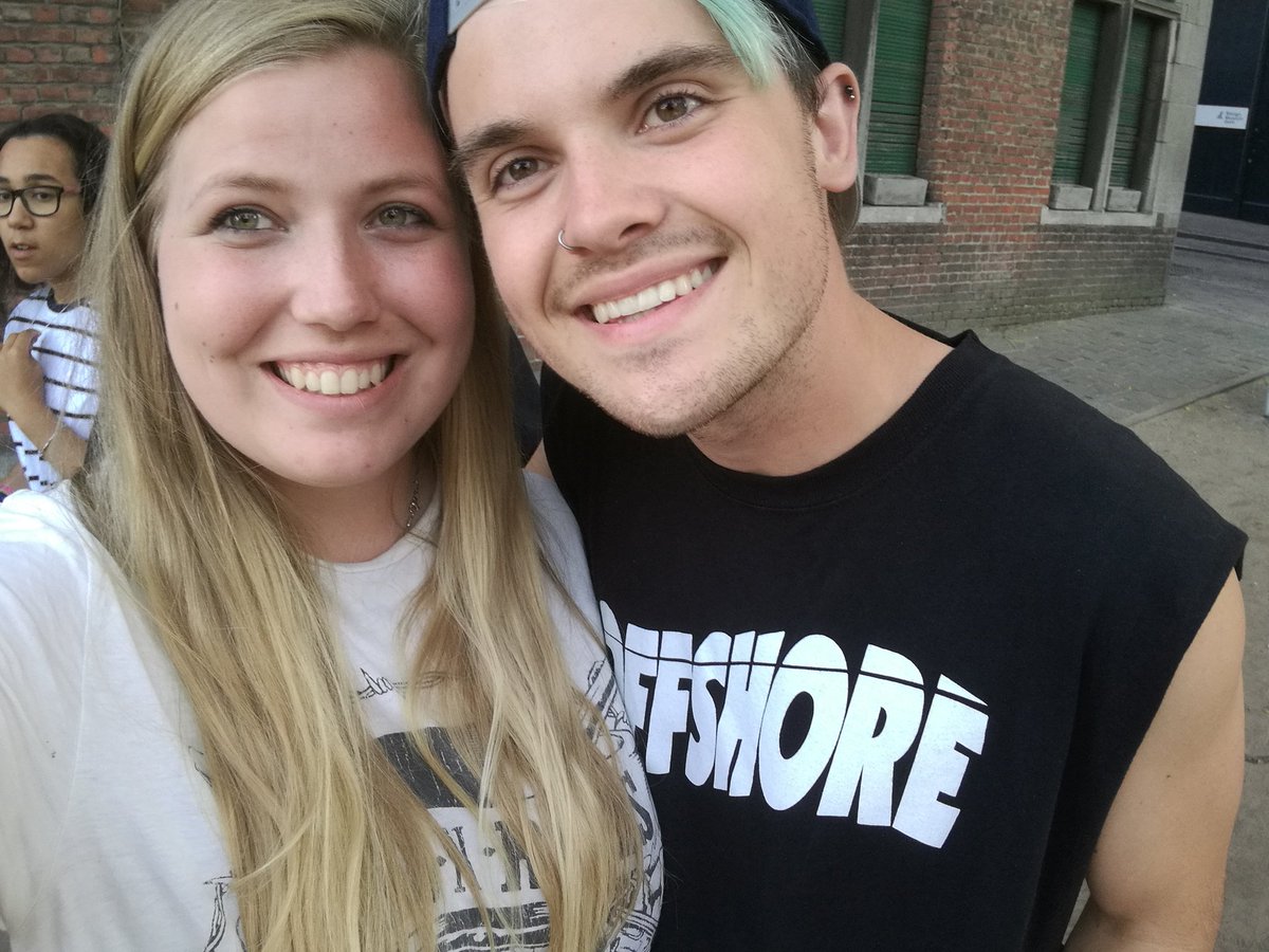 XNTRXPY's tweet photo. Dear Chris ❤️🤷
I'm running out of things to say.
I hope you realise how much you mean to every single Shorie in the world.
You're amazing and you're so kind.
Also you're pretty hot. 😏
#WeAppreciateChris ♥️ https://t.co/pvUqs9lydC