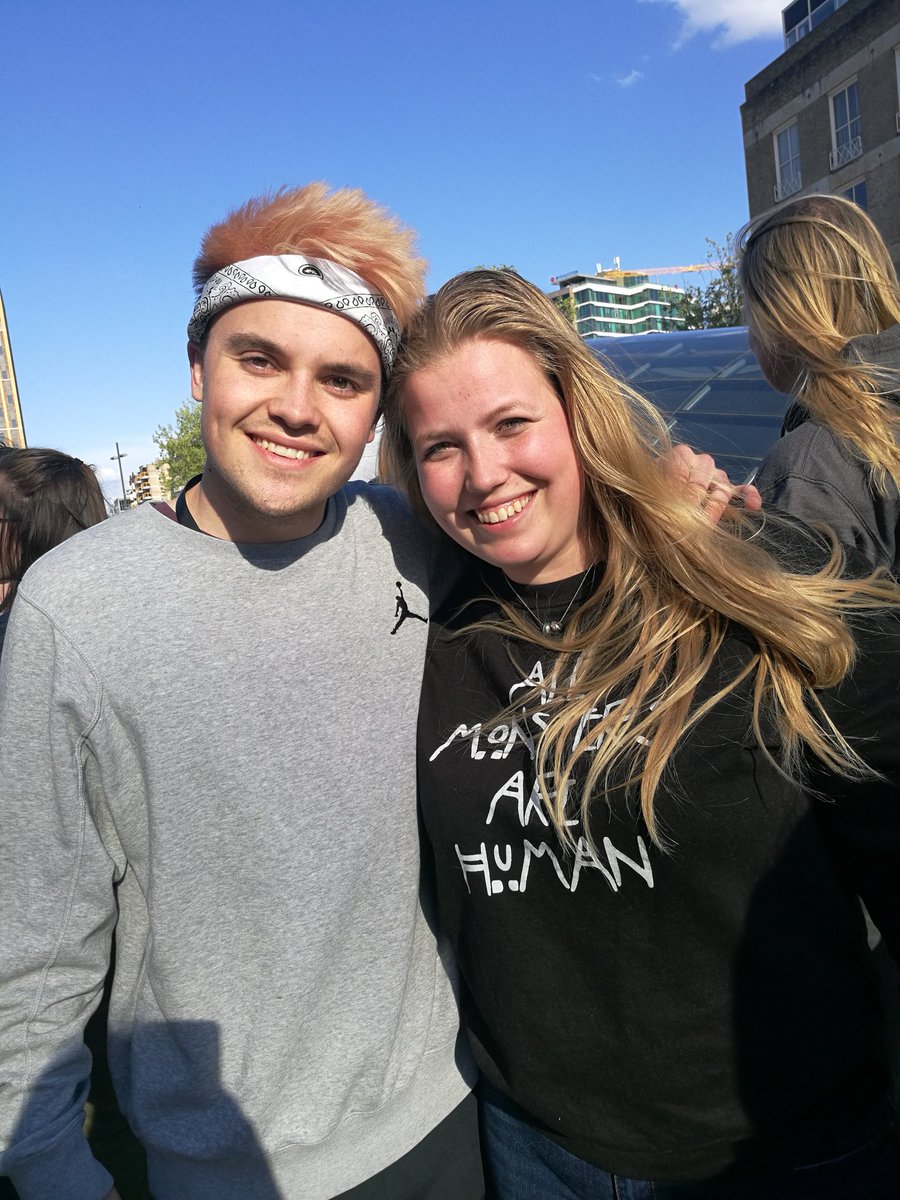 XNTRXPY's tweet photo. Dear Chris ❤️🤷
I'm running out of things to say.
I hope you realise how much you mean to every single Shorie in the world.
You're amazing and you're so kind.
Also you're pretty hot. 😏
#WeAppreciateChris ♥️ https://t.co/pvUqs9lydC