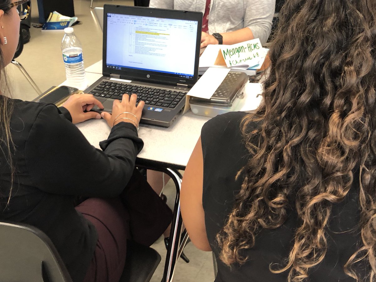 ScurryJessica's tweet photo. Everyone is 1:1 in #rm106 today at #ocpsgb. Teachers hard at work looking at the learning goal and scale for next two days! https://t.co/fcoIDVj1un