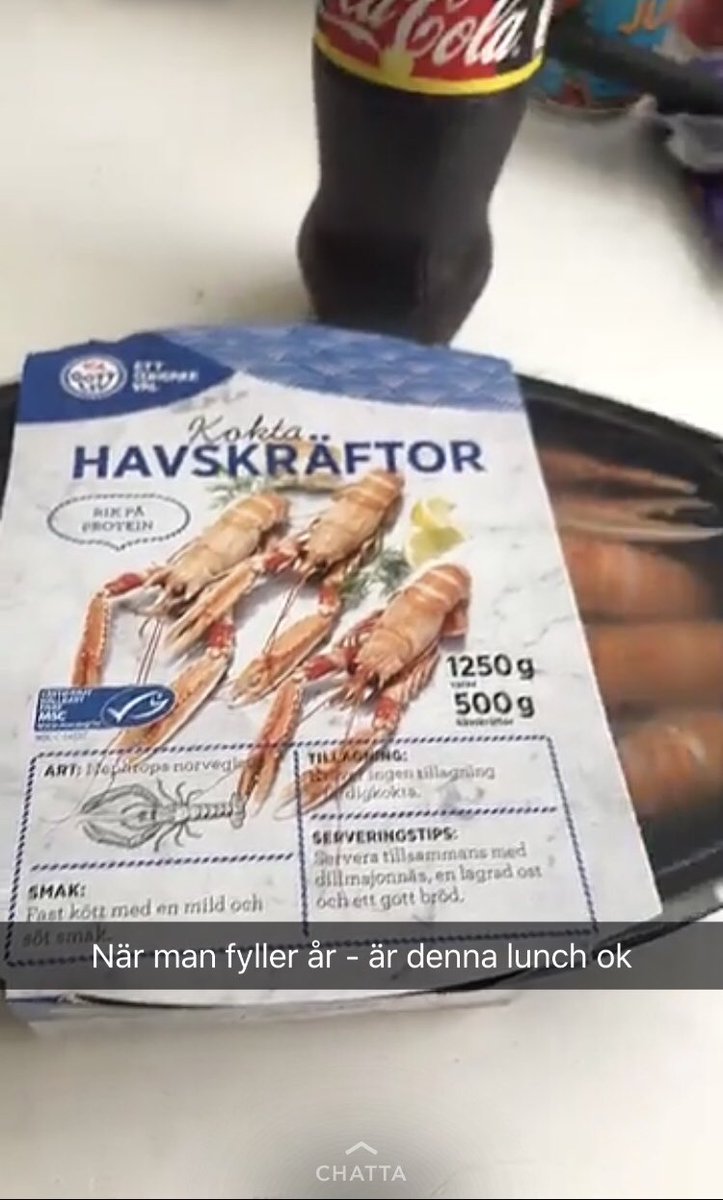 saandraaag's tweet photo. Anonym vän fyller idag år. Hon unnar sig spraytan dagen till ära OCH kräftor då det är det bästa hon vet. Låt oss ta en tyst minut för den kombinationen https://t.co/LmuidfGIPq