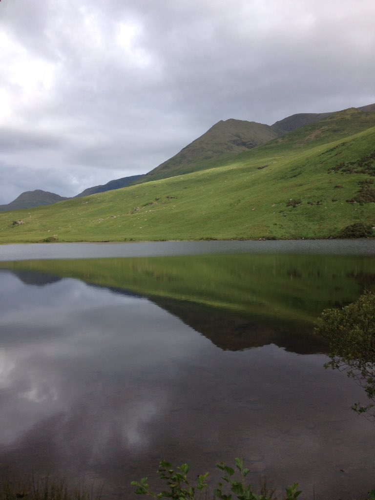 todayInIreland's tweet image. Shade vs sun: Delphi style! Morning walk from Delphi Resort, Ireland. #Irishweather #Ireland #ThePhotoHour #tiilakes