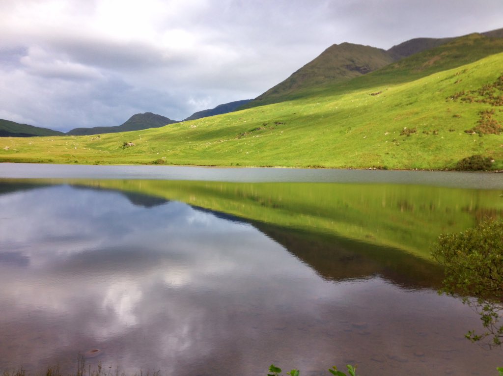 todayInIreland's tweet image. Shade vs sun: Delphi style! Morning walk from Delphi Resort, Ireland. #Irishweather #Ireland #ThePhotoHour #tiilakes