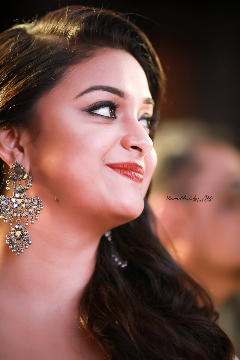 Keerthy_fc_'s tweet photo. The Charming @KeerthyOfficial .

#ChiyaanVikram #aishwaryarajesh #Sivakarthikeyan #SeemaRaja #VaarenVaarenSeemaraja #KeerthySuresh #latestpicture 
#SaamySquare https://t.co/LuRgpnuRau