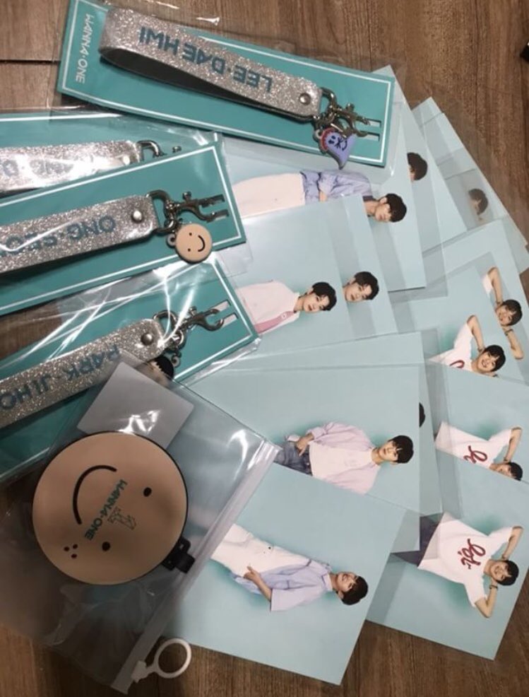 Cciprekorea's tweet photo. บางส่วนของวันนี้นะคะ ❤️ #ตลาดนัดWANNAONE 
#WannaOne1TheWorldinBKK https://t.co/NXngDwdr2d