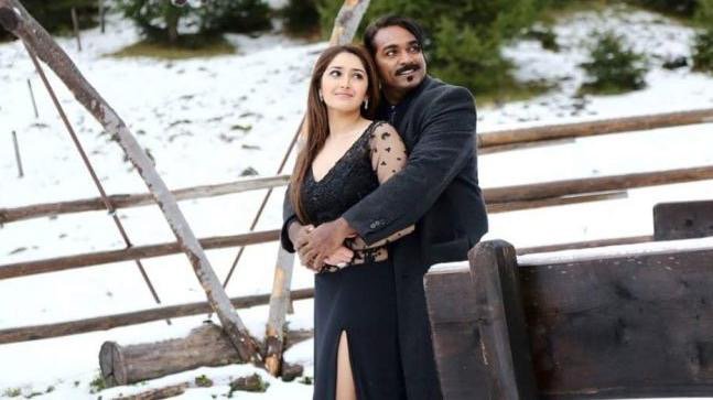 cineulagam's tweet photo. U rated #Junga all set to release.. Don #VijaySethupathi and his family, friends will entertain u #2DaysToGoForJunga #JungaFromJuly27
@VijaySethuOffl @DirectorGokul @sayyeshaa @MadonnaSebast14 @AandPgroups @kav_pandian @vsp_productions @editorsabu @lalithanandpoet @proyuvaraaj https://t.co/rp9Ll2ISPA