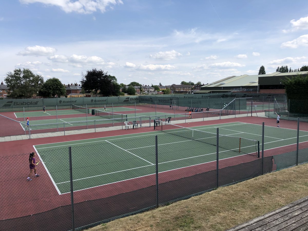 Matchplay afternoon at #teamwrexham summer camp @WrexhamTC #playlearncompete @Eifion_tennis 🎾☀️😎@tenniswales @NWalesTennis