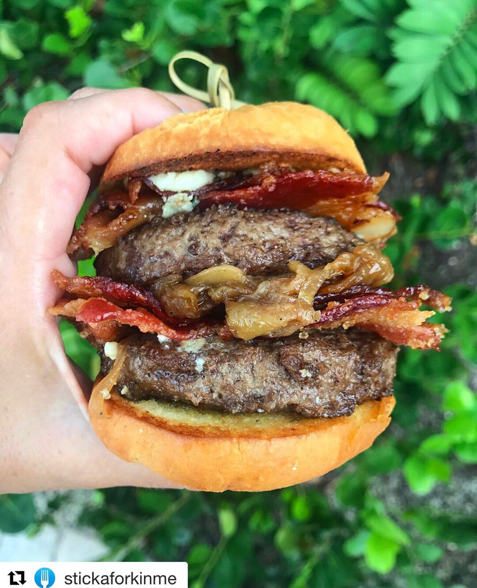 MayfieldGroup's tweet photo. 🌟.. Our taste buds are dancing just by looking at the food at @AmaraCayResort ‘s #Burgers&amp;Brews event! Thank you for all of the pictures! 🍔🍻
•
•
#TMG #TheMayfieldGroupPR #Burgers #brews #AmaraCayResort #travelPR #floridakeys #islamorada #Florida https://t.co/epQDnfrG54