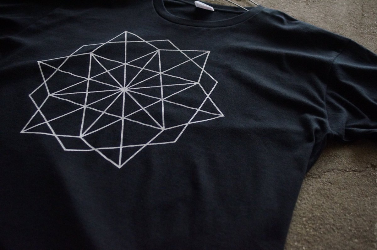 hiyu_nippon's tweet photo. ●

比○喩

こちらの Black Big T- shirt(幾何学)

サンプル品を

RT&amp;Followされた方の中から抽選で

1名様にプレゼントいたします

ぜひご参加ください 。

期限は決まっておりません。

online shop

https://t.co/6qYJeoANBi

● https://t.co/Y5eMcRlMFG